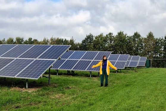 Saskia van The Greenlist in zonnepark Zeijen 